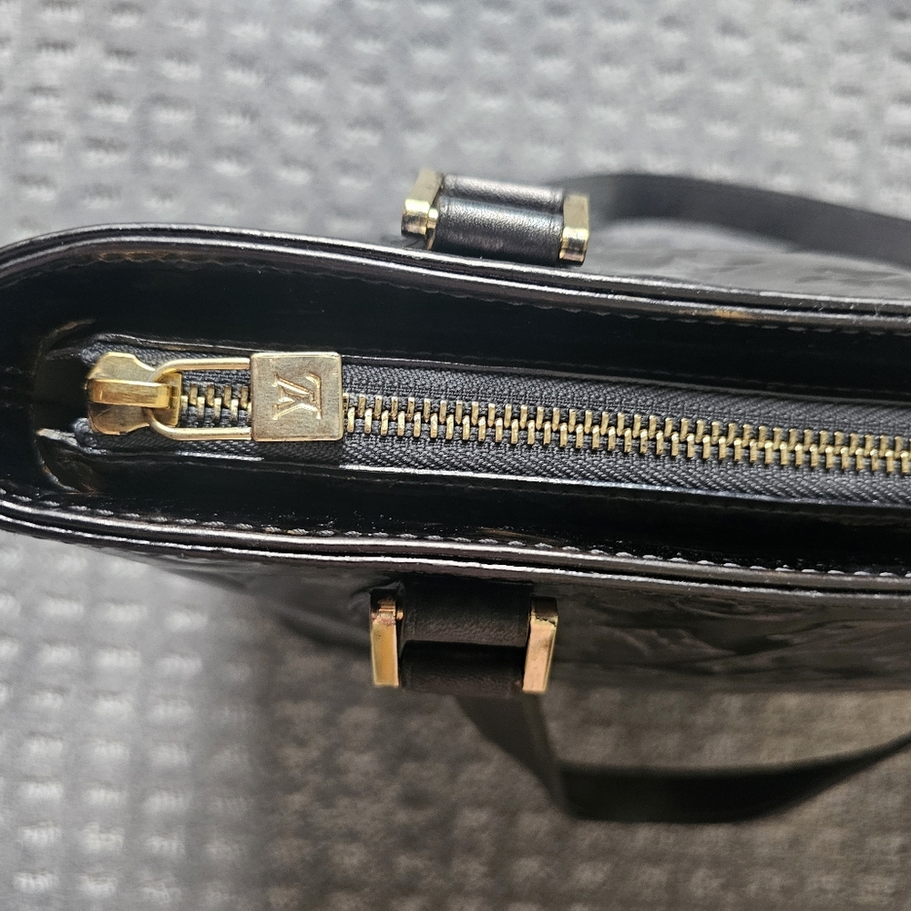 Louis Vuitton Vernis Houston Embossed Shoulder Bag - Picture 10 of 16